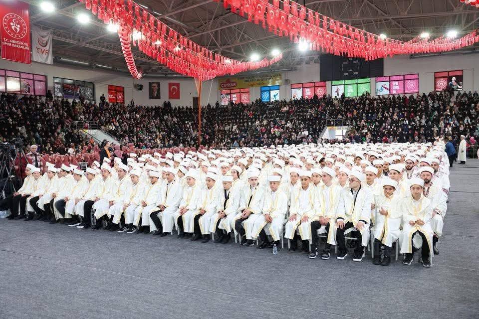 RİZE 'DE HAFIZLIĞINI TAMAMLAYAN 600 ÖĞRENCİ İÇİN İCAZET TÖRENİ YAPILDI  