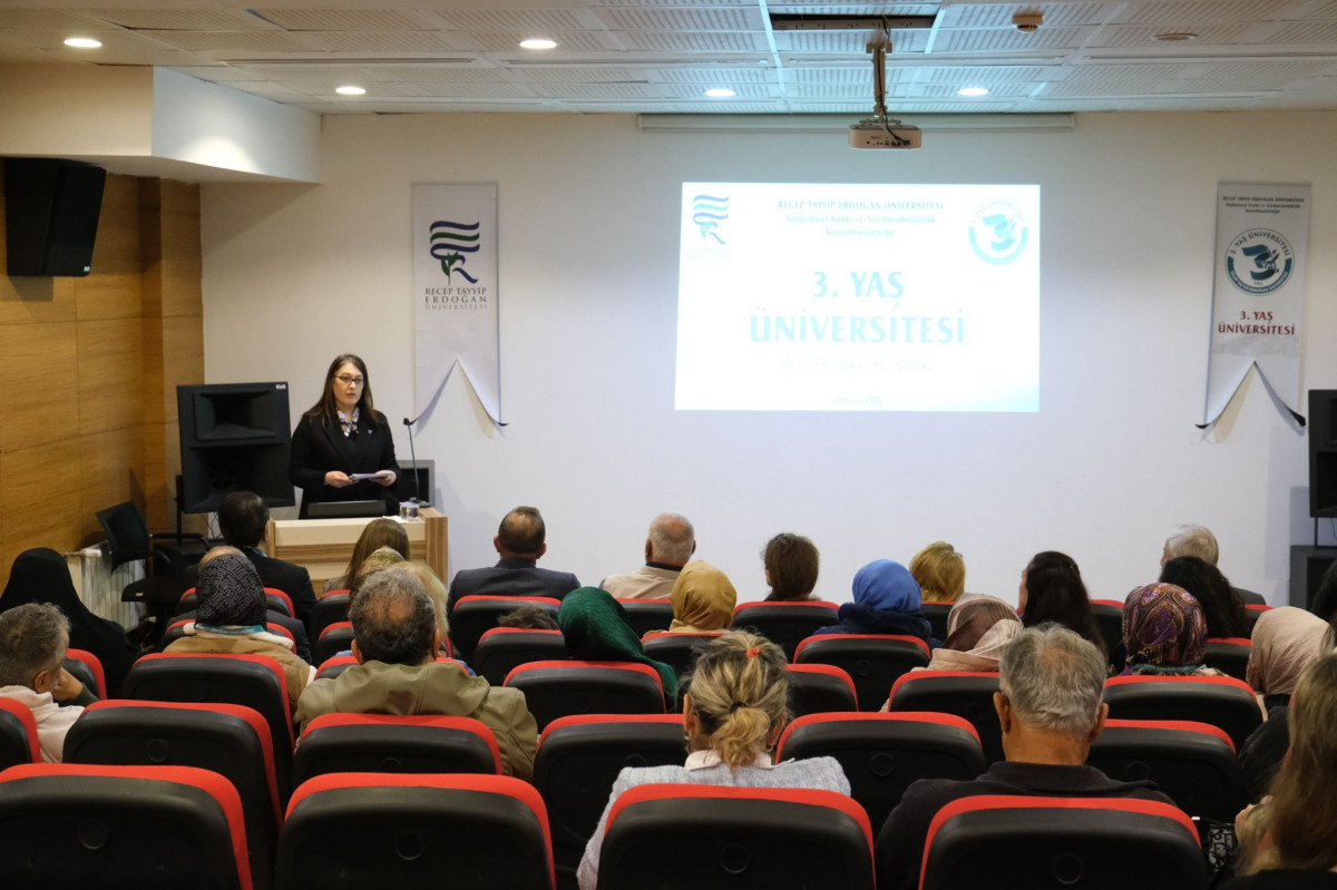 RTEÜ'DE 3. YAŞ ÜNİVERSİTESİ AKADEMİK YILI AÇILIŞ TÖRENİ GERÇEKLEŞTİRİLDİ