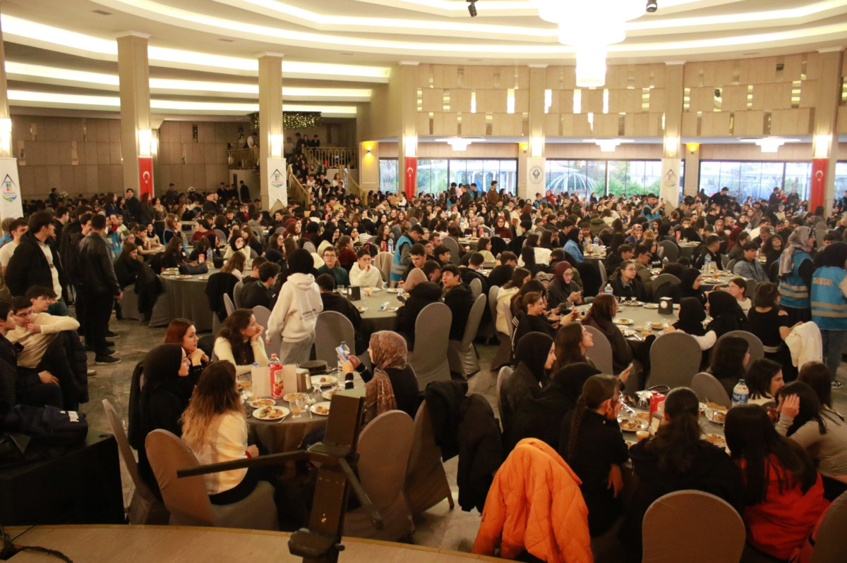 RİBEGEM’İN DÜZENLEDİĞİ 10. YILA ÖZEL GENÇLİK BULUŞMASINA BİNİN ÜZERİNDE GENÇ KATILDI