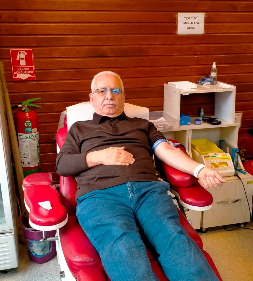 RİZELİ GAZETECİ KÖSOĞLU 46.KEZ KAN BAĞIŞINDA BULUNDU