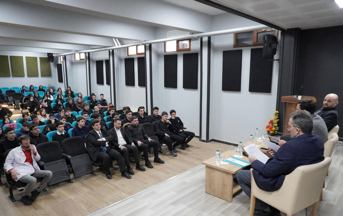 RİBEGEM GENÇLER İÇİN “İNSANIN PUSULASI” ADLI PANEL DÜZENLEDİ