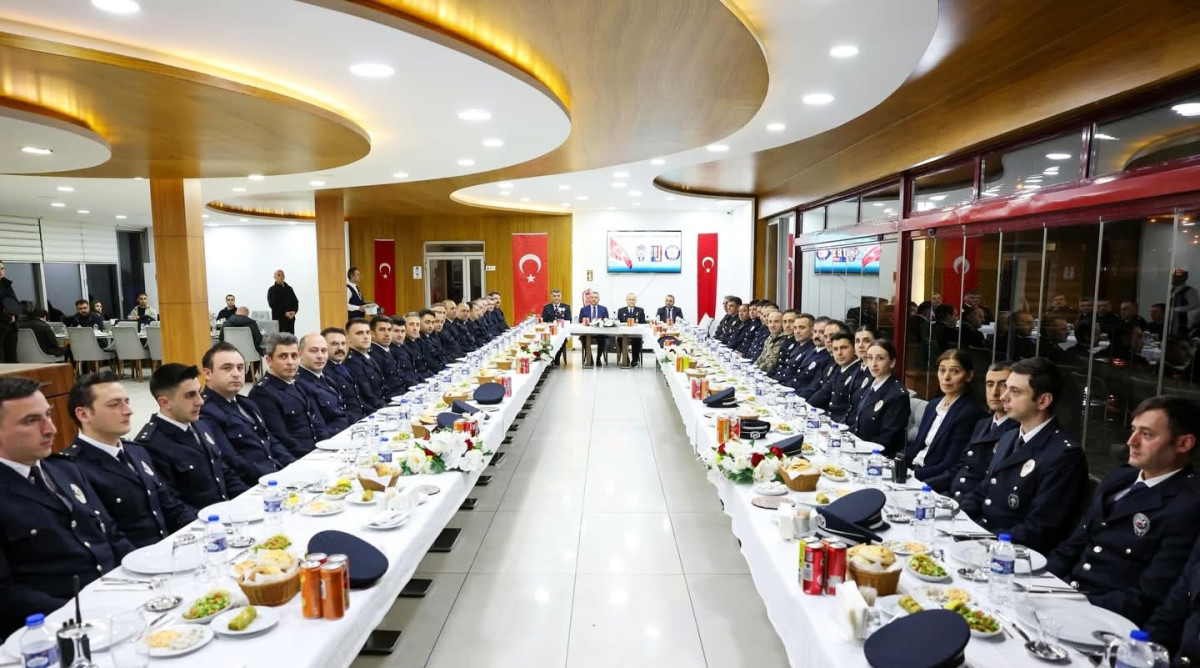 RİZE VALİSİ BAYDAŞ, EMNİYET TEŞKİLATININ 181. KURULUŞ YILDÖNÜMÜ NEDENİYLE EMNİYET MENSUPLARIYLA BİR ARAYA GELDİ 