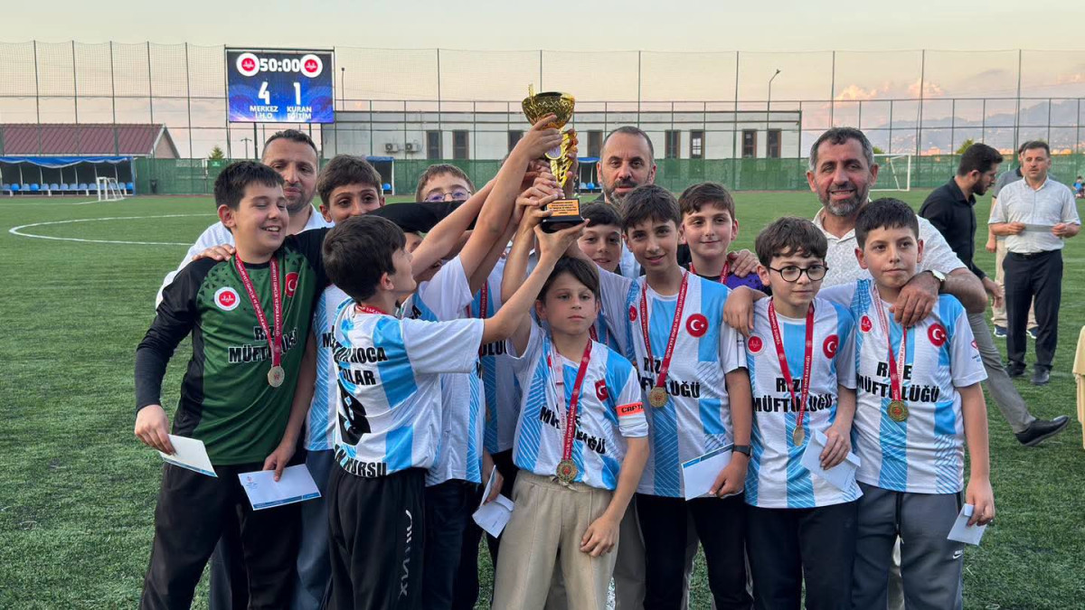 HAFIZLIK KUR'AN KURSLARI ARASI FUTBOL TURNUVASI FİNALİ VE ÖDÜL TÖRENİ GERÇEKLEŞTİ